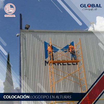 Colocación de logotipo en alturas